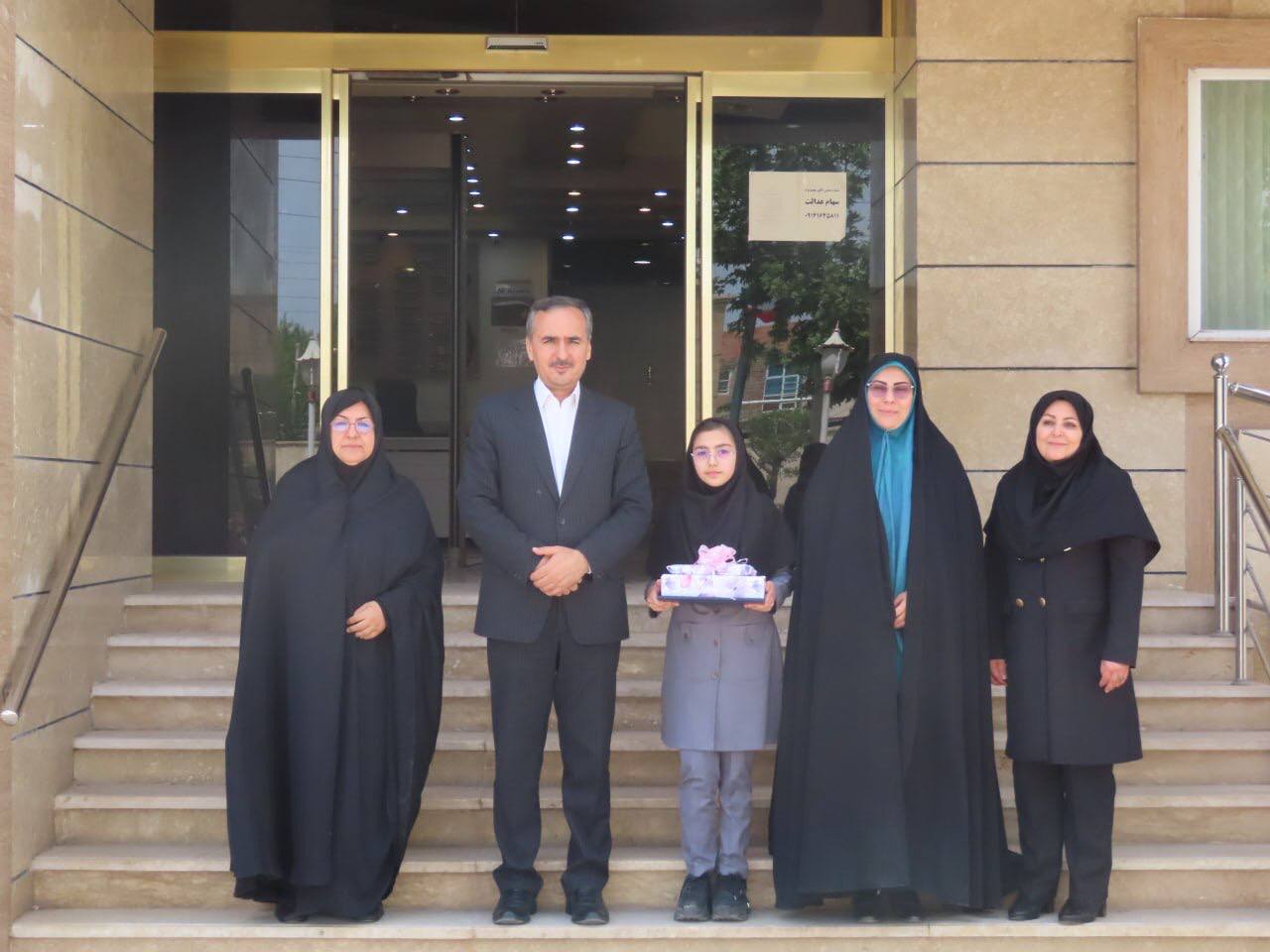 تجلیل از دانش آموز افتخار آفرین شهرستان چایپاره