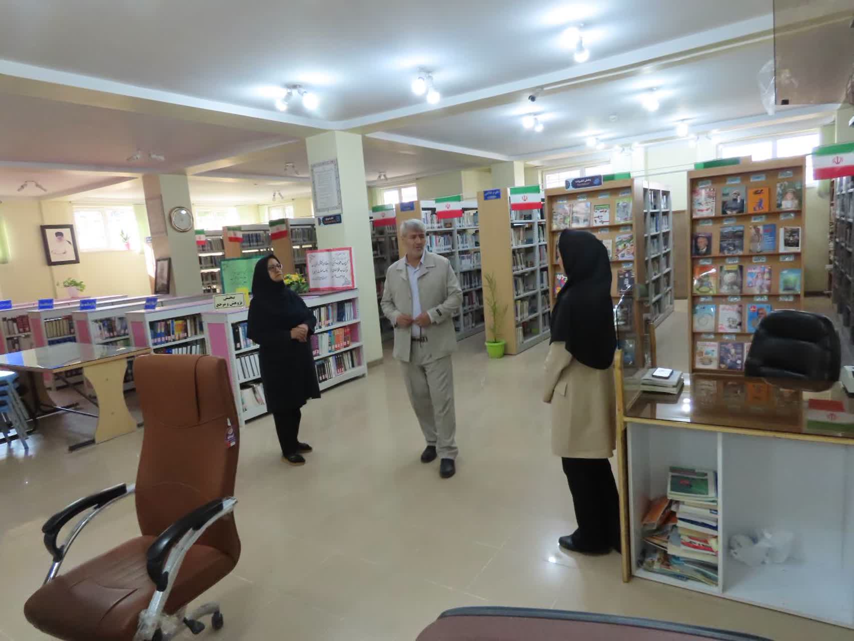 بازدید سرزده رضا اقلیمیان فرماندار چایپاره از کتابخانه عمومی شهید مفتح شهرستان
