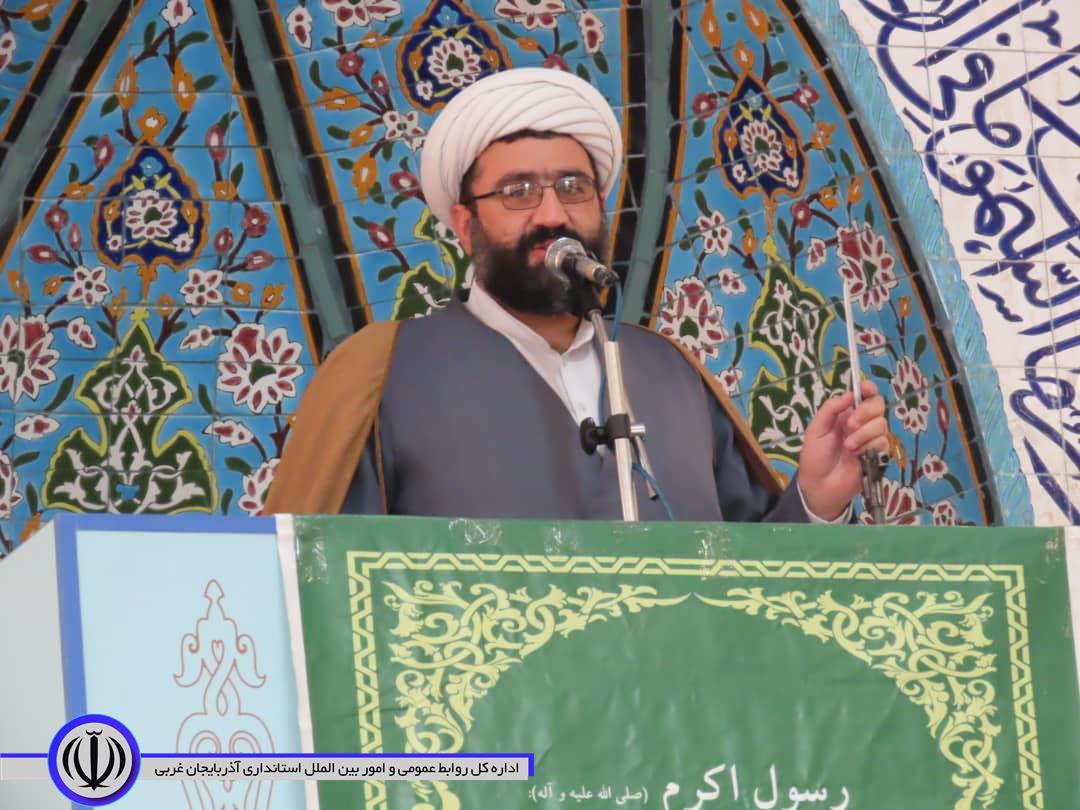 گزارش تصویری [ چهارمین روز از دهه فجر: حضور شکورزاده در نماز عبادی سیاسی جمعه