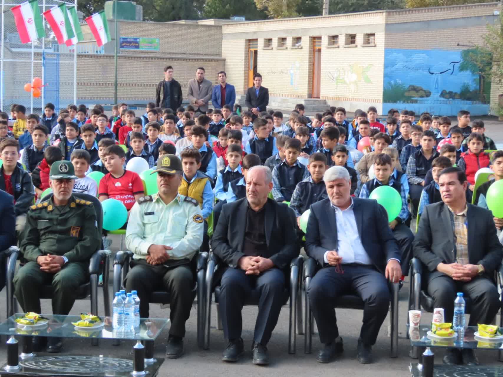 افتتاح فضای ورزشی روباز (چمن مصنوعی) دبستان آیت الله طالقانی