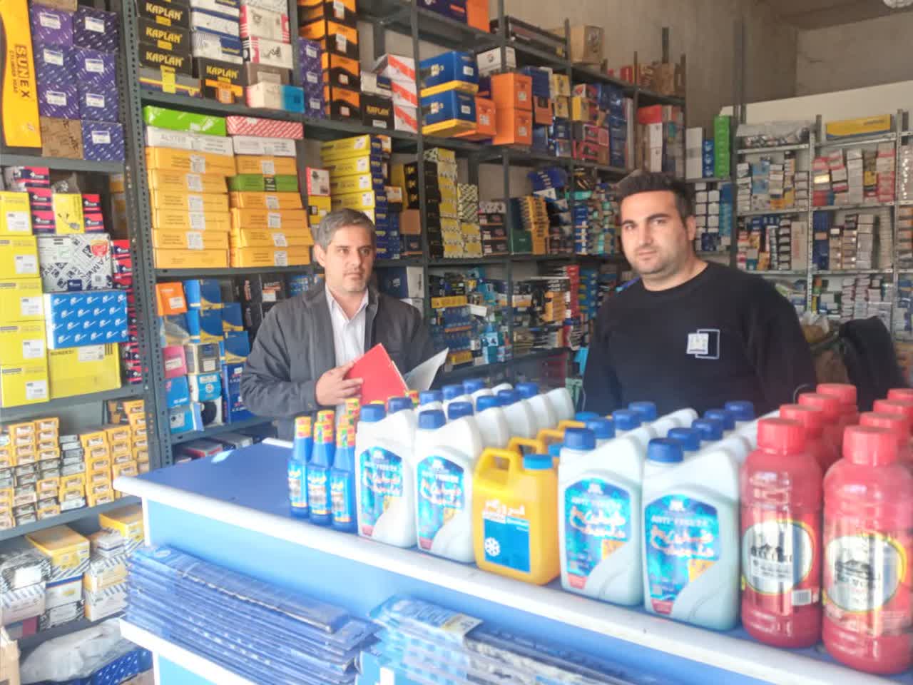 بازدید و بازرسی میدانی بازرسان اداره صنعتمعدن و تجارت از فروشگاه های لوازم خودرو پیرو تأکیدات فرماندار چایپاره