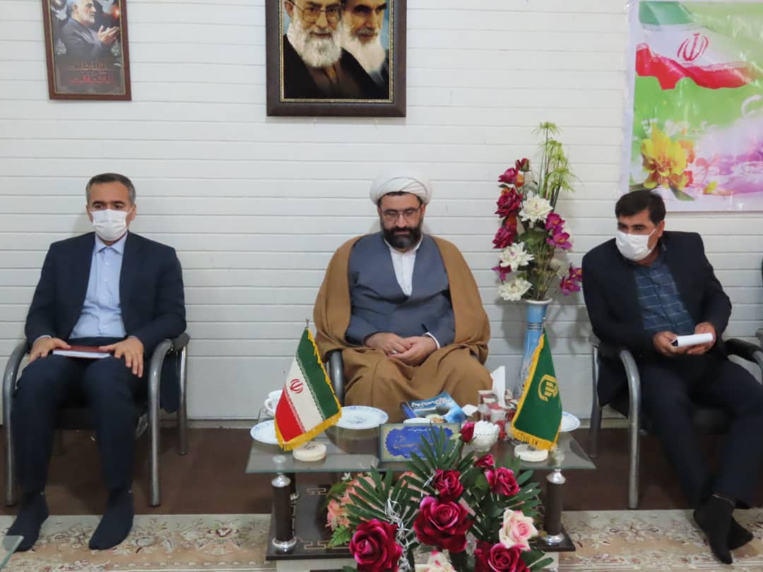 دیدارو گفتگو ی رییس و معاونان و جمعی از پرسنل اداره آموزش و پرورش با امام جمعه و فرماندار شهرستان چایپاره