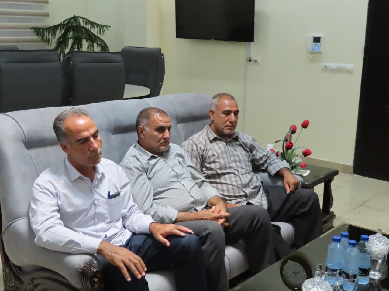 دیدار جمعی از پیشکسوتان دفاع مقدس استان کرمانشاه با فرماندار چایپاره