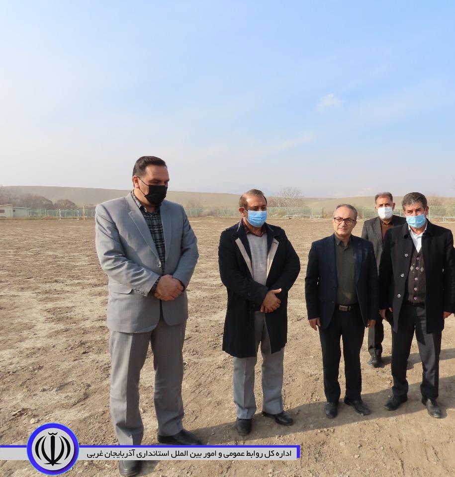 بازید امینی فرماندار شهرستان به همراه مدیر کل ورزش و جوانان و مدیر کل عمرانی وزارت ورزش و جوانان از اماکن ورزشی