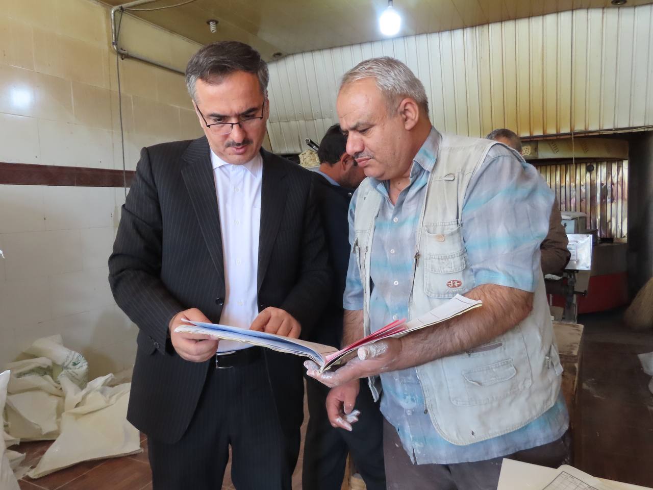 بازدید سرزده فرماندار از نانوایی شهرستان چایپاره