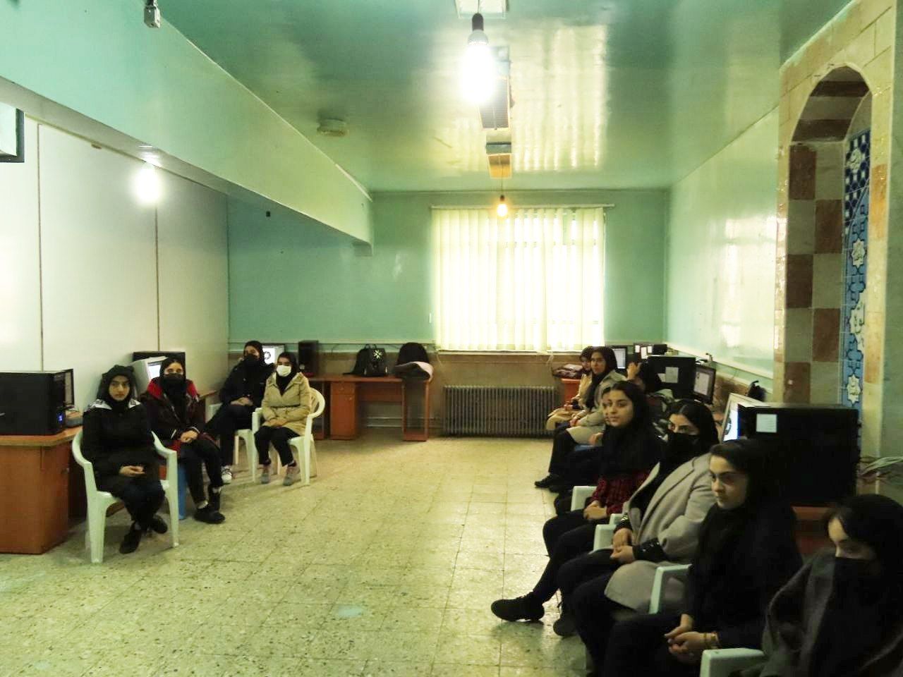 بازدید فرماندار شهرستان چایپاره از هنرستان حضرت زهرا