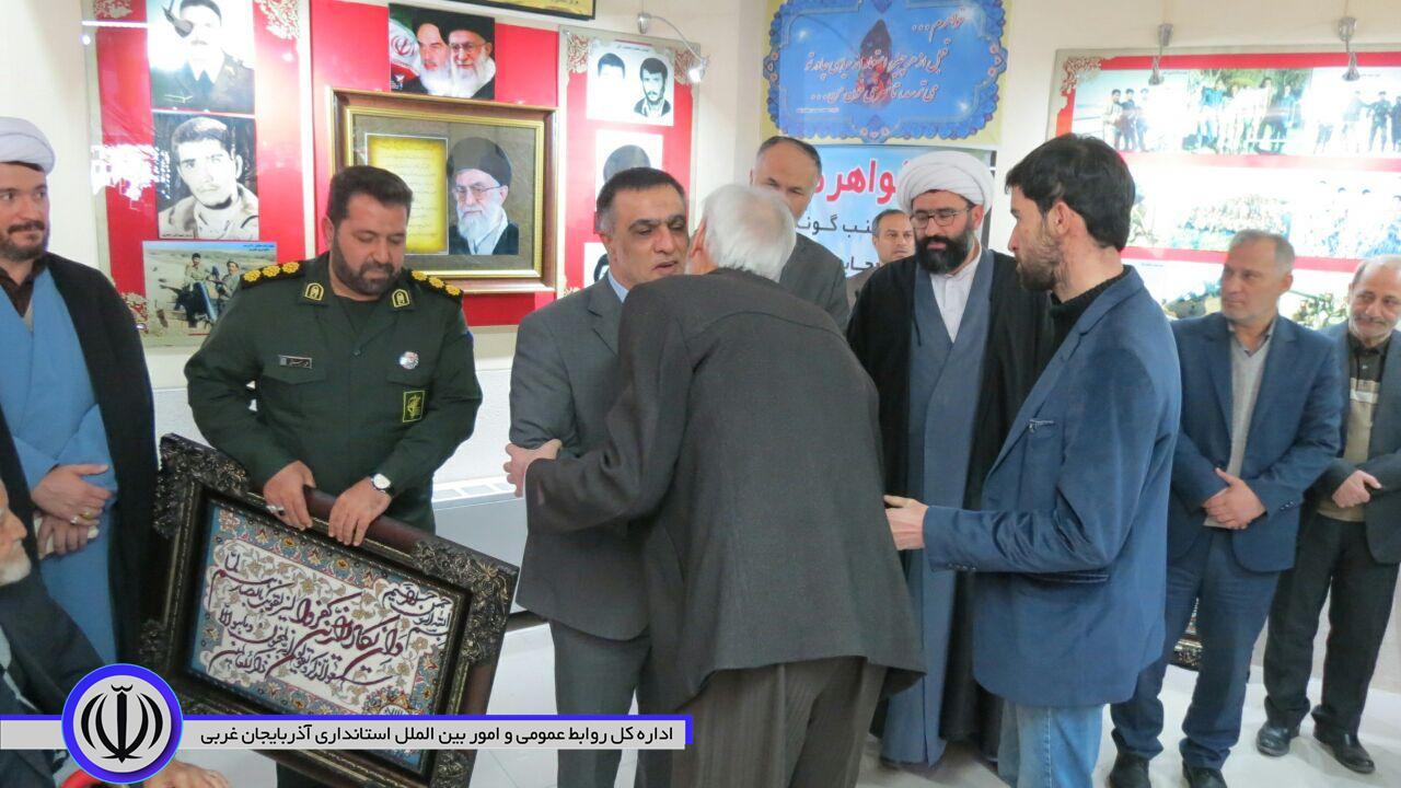 افتتاح نمایشگاه اسنادو آثار شهدای شهرستان چایپاره با هدف ترویج فرهنگ ایثار و شهادت و گرامیداشت یاد و خاطره شهیدان شهرستان دردوران دفاع مقدس برگزارشد.