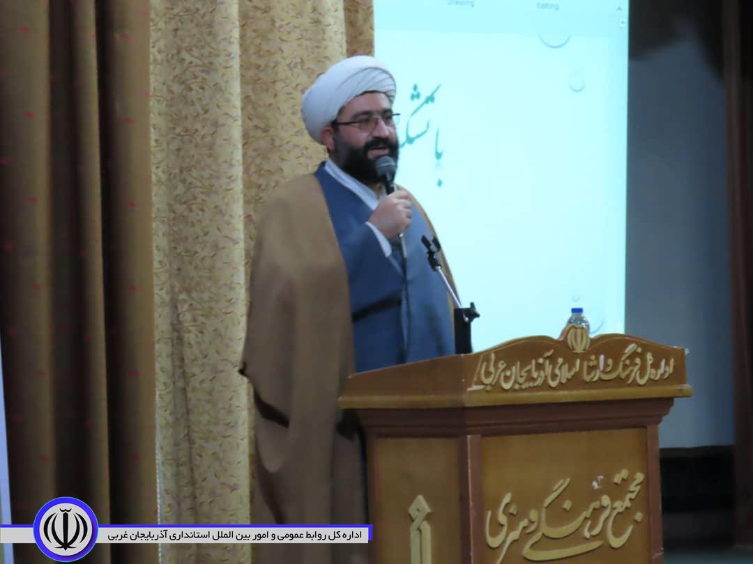 حضور شکورزاده فرماندار شهرستان در مراسم بزرگداشت هفته منابع طبیعی در مجتمع فرهنگی هنری ارشاد اسلامی