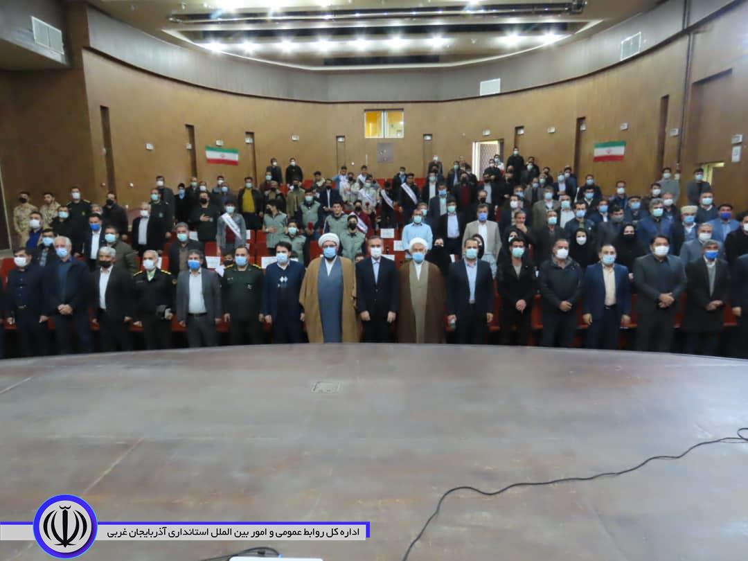 حضور شکورزاده فرماندار شهرستان در مراسم بزرگداشت هفته منابع طبیعی در مجتمع فرهنگی هنری ارشاد اسلامی