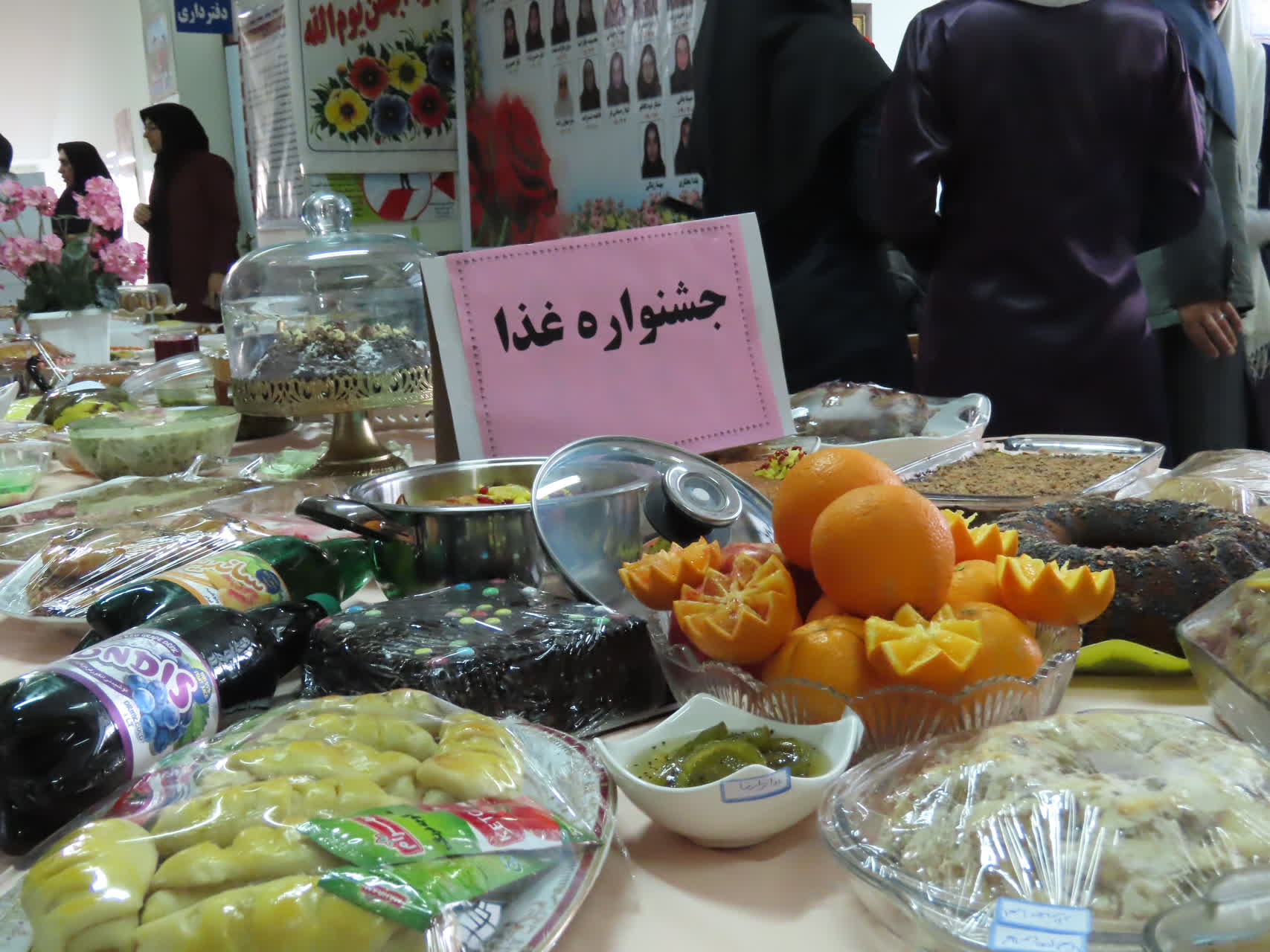 برپائی جشنواره غذا توسط دانش آموزان دبیرستان معرفت شهرستان چایپاره
