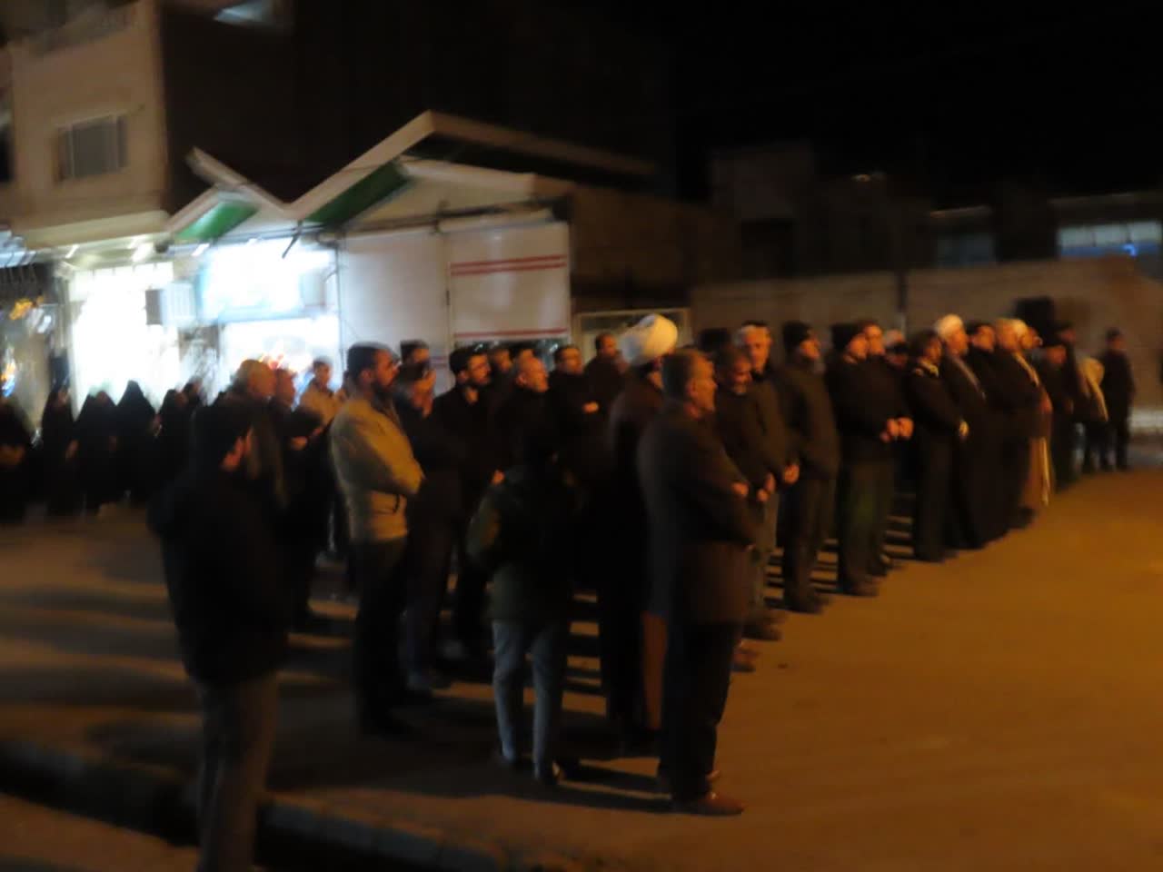 مردم همیشه در صحنه شهرستان چایپاره این شب ها میدان را خالی نمیکنند