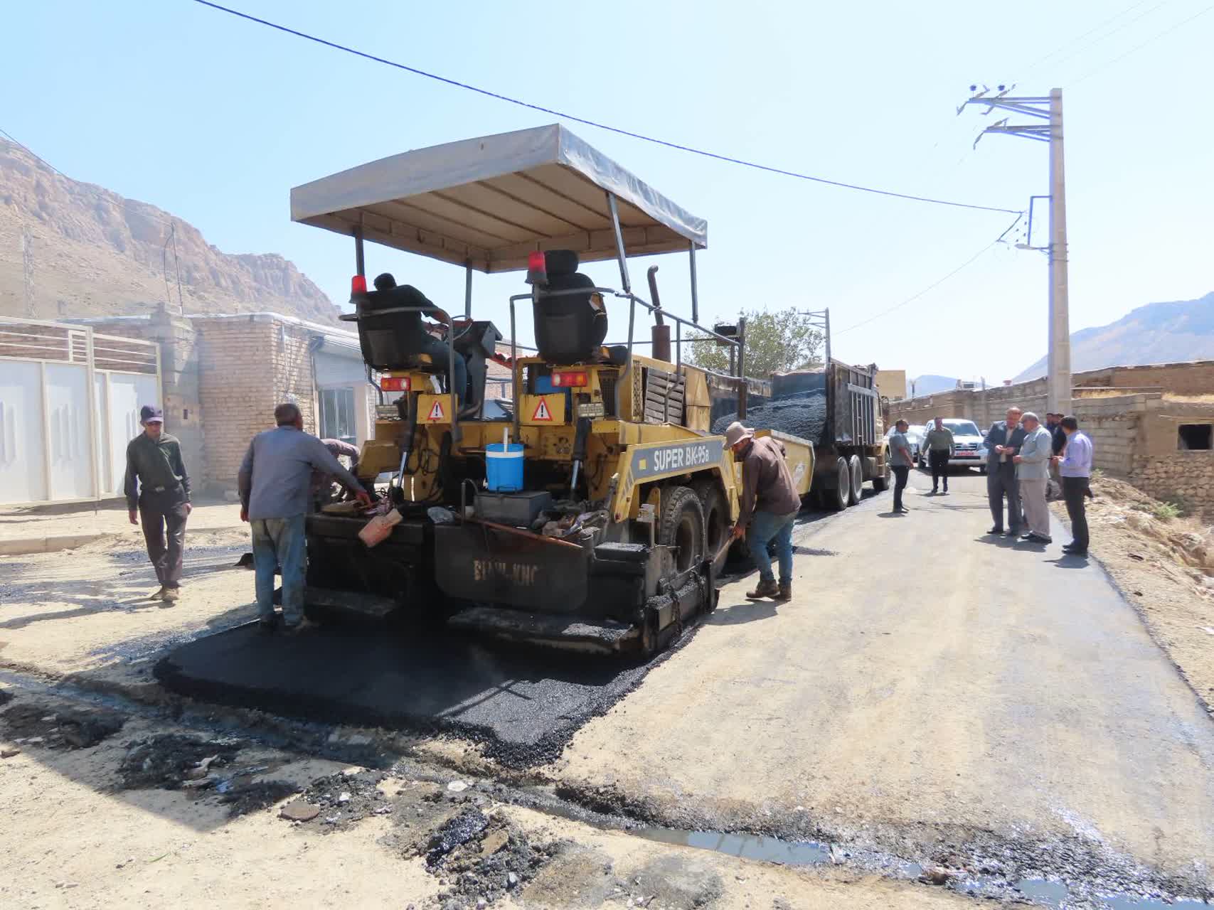 طرح عمرانی بهسازی و آسفالت معابر روستای شوریک آماده افتتاح شد