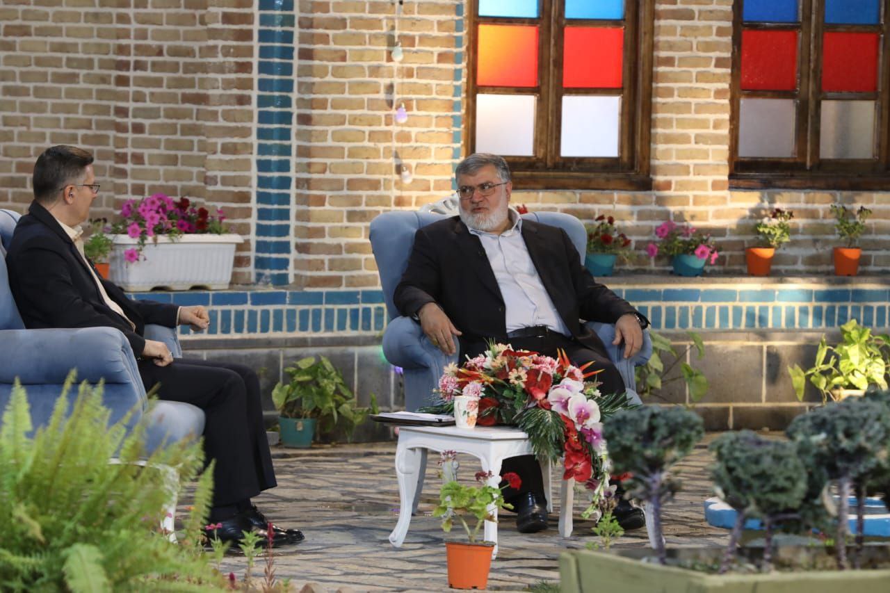 حضور محمدصادق معتمدیان استاندار آذربایجان غربى در برنامه تلویزیونى اولدوز