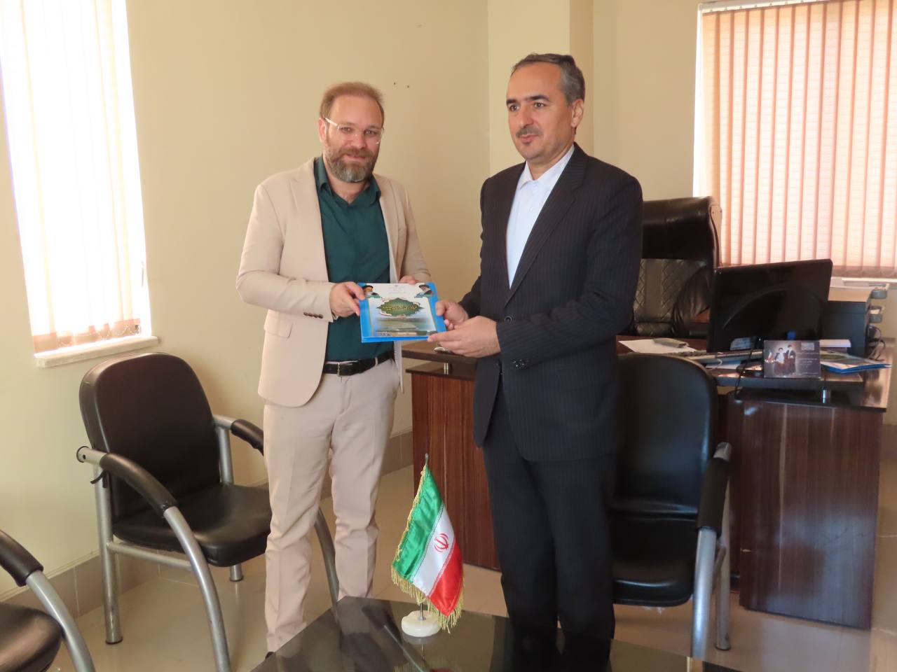 بازدید سرزده سعید شکورزاده فرماندار چایپاره از اداره تعاون ، کار و رفاه اجتماعی