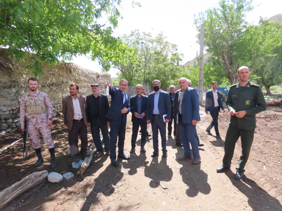 فرماندار شهرستان چایپاره از روستای آجای بازدید و با مردم شریف آن روستا دیدار نمود