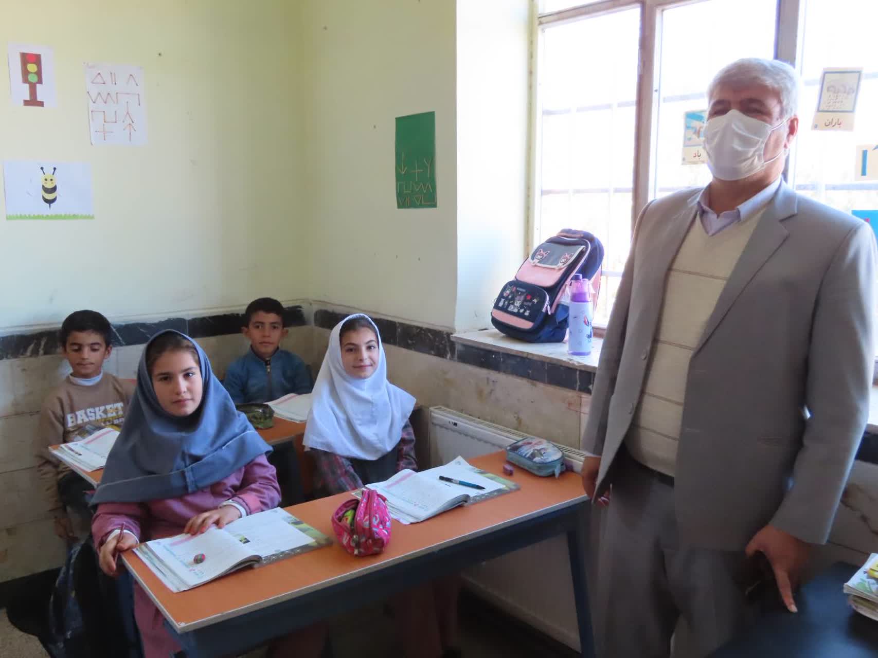 بازدید فرماندار شهرستان چایپاره از مدرسه تربیت روستای الهوردی کندی