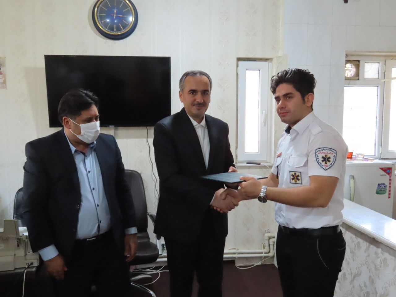 فرماندار شهرستان چایپاره از مرکز حوادث و فوریت های پزشکی بازدید کرد
