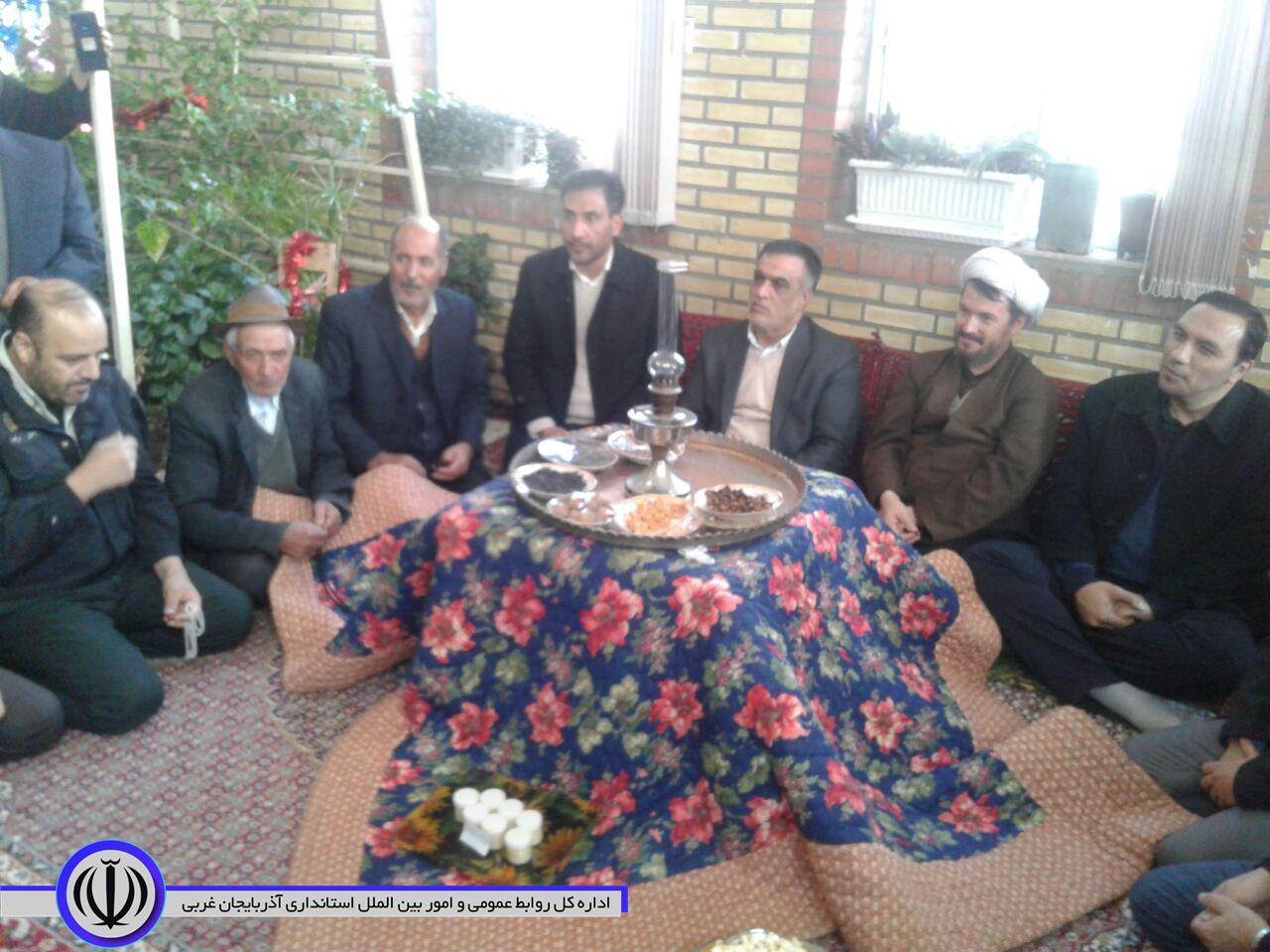 همزمان با پنجمین روز از دهه مبارک فجر جشنواره غذاهای محلی در روستای زنگلان علیا در شهرستان چایپاره برگزار شد.