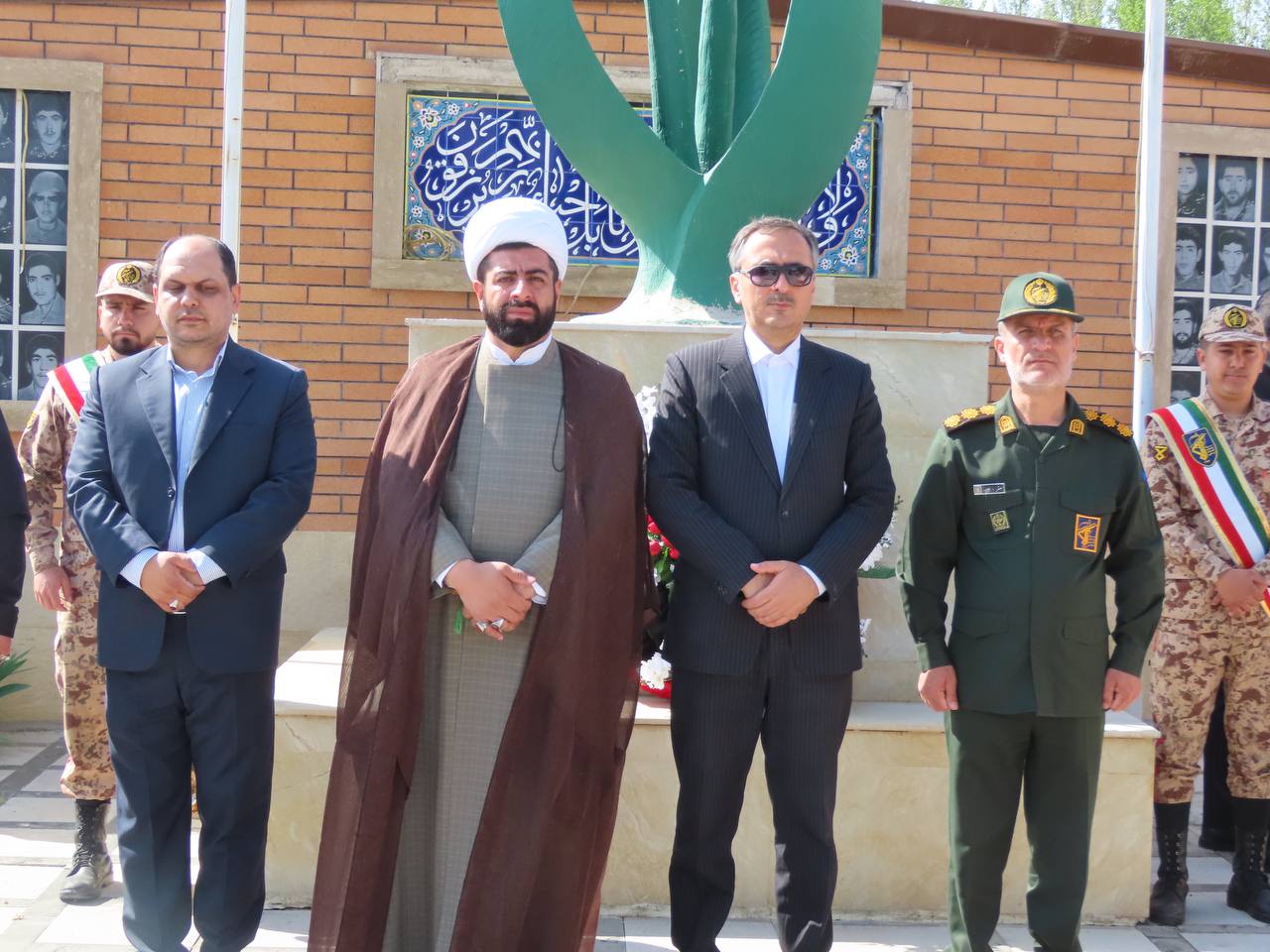 غبار روبی و عطرافشانی گلزار شهدای شهرستان چایپاره