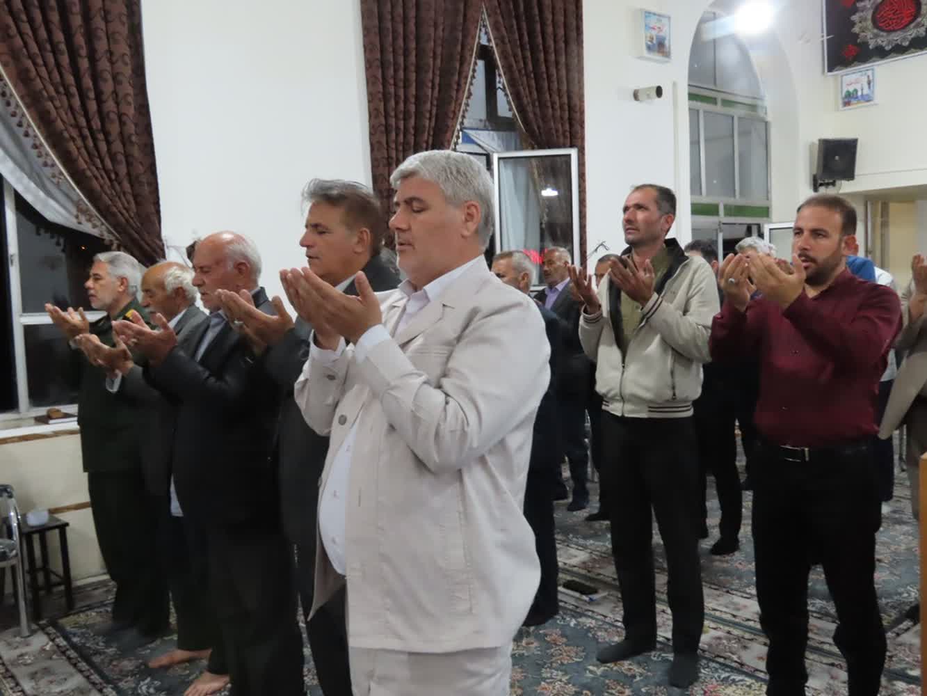 حضور فرماندار چایپاره در جمع نمازگزاران مسجد امام سجاد(ع) محله جمال آباد