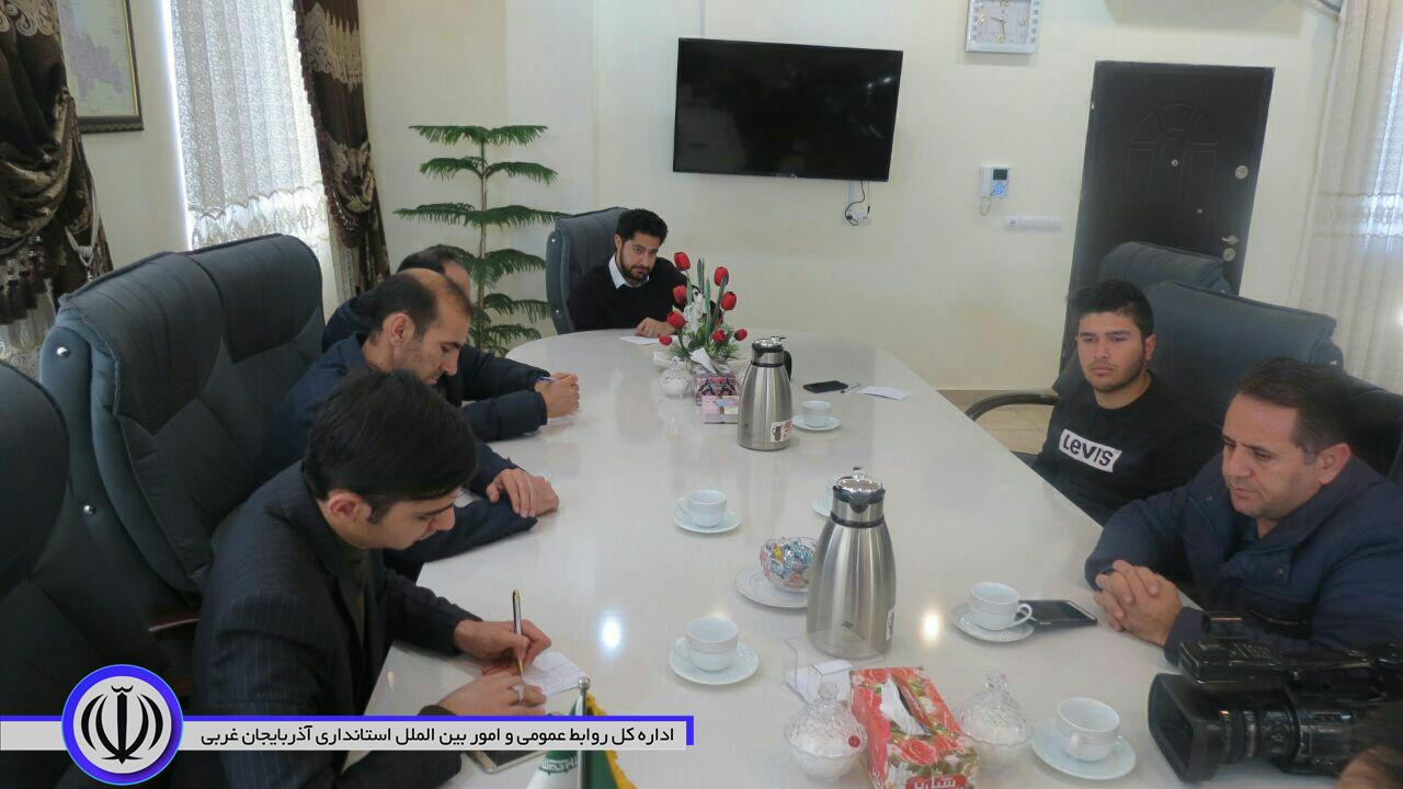 نشست فرماندارشهرستان چایپاره با خبرنگاران واصحاب رسانه در شهرستان چایپاره برگزارشد.