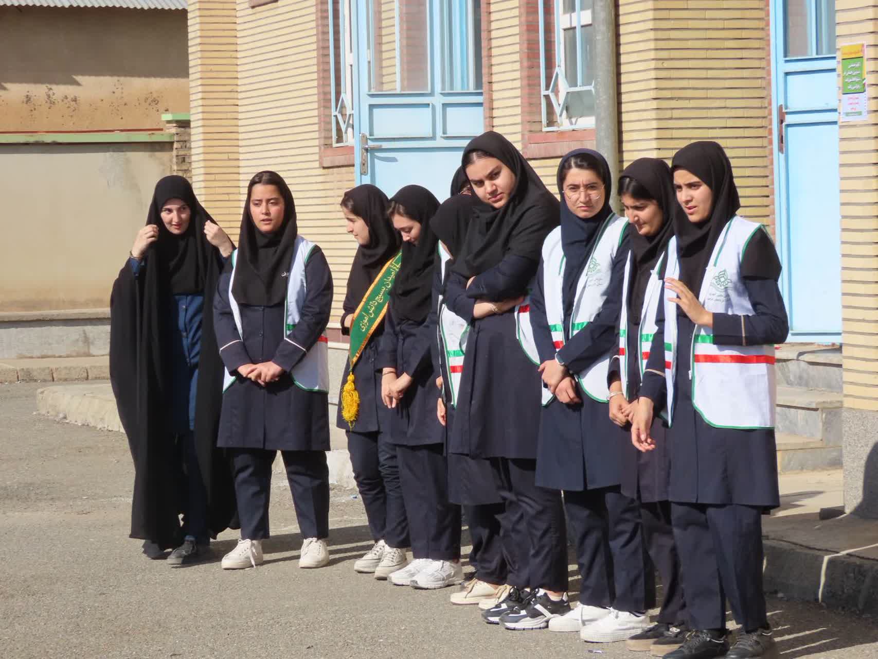 برگزاری انتخابات شورای دانش آموزی دبیرستان معرفت شهرستان چایپاره