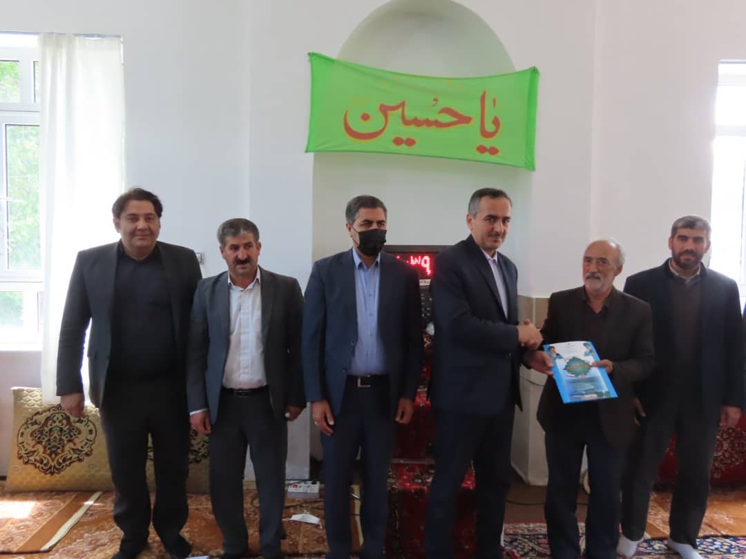 فرماندار شهرستان چایپاره از روستای حسین آباد دوزن بازدید و با مردم شریف آن روستا دیدار نمود.