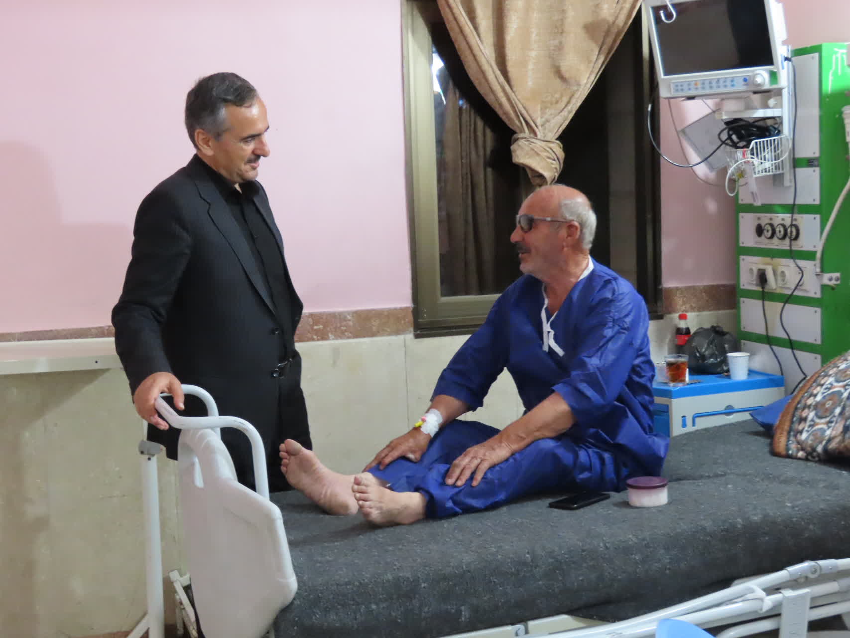 بازدید شبانه فرماندار شهرستان به صورت سرزده از نحوه ارائه خدمات به بیماران در بیمارستان امام خمینی(ره)
