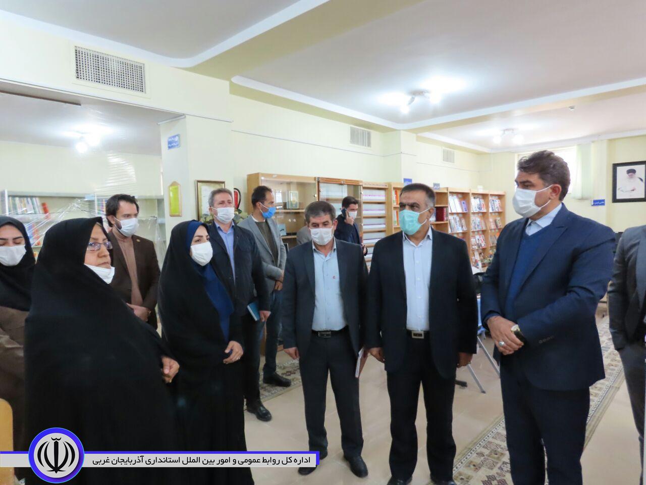 حضور محمدی ایروانلو فرماندار شهرستان چایپاره ونماینده مردم خوی وچایپاره در مجلس شورای اسلامی از کتابخانه عمومی شهید مفتح شهرستان چایپاره