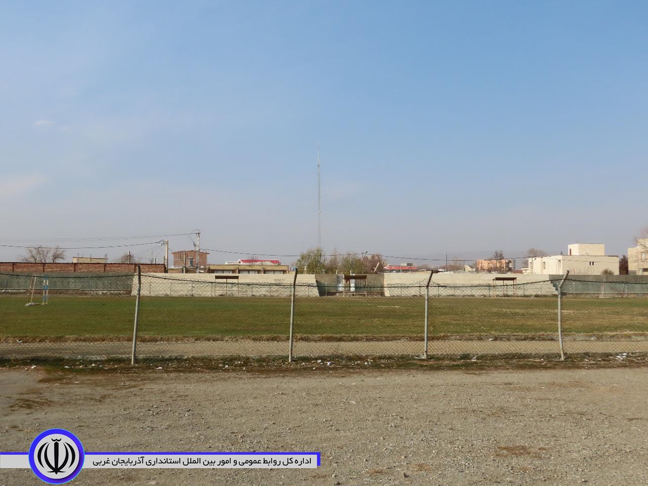 بازید امینی فرماندار شهرستان به همراه مدیر کل ورزش و جوانان و مدیر کل عمرانی وزارت ورزش و جوانان از اماکن ورزشی