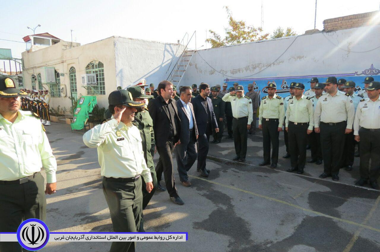 به مناسبت هفته نیروی انتظامی مراسم صبحگاه مشترک نیروهای نظامی وانتظامی درستاد مرکزی نیروی انتظامی شهرستان چایپاره برگزارشد