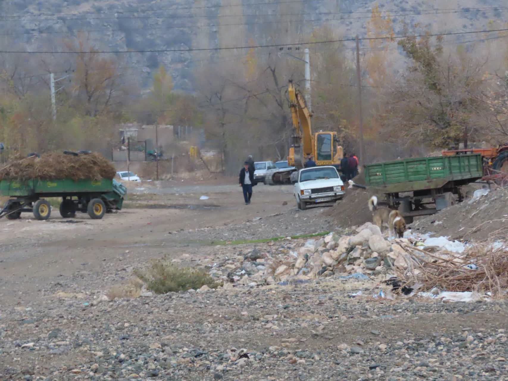 تأکید فرماندار چایپاره بر لزوم ساماندهی مسیل داخل روستای بسطام