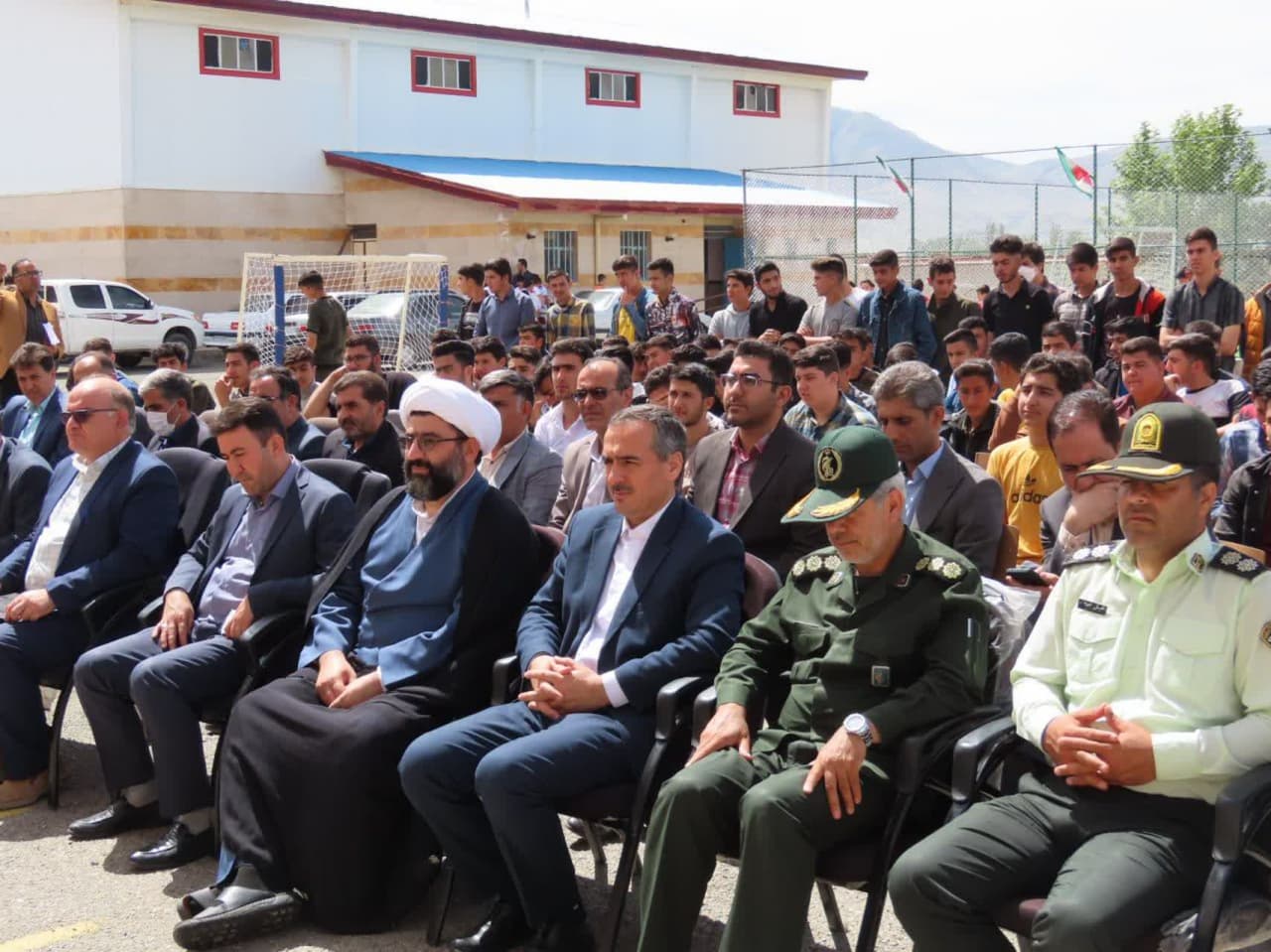 آیین افتتاح زمین چمن مصنوعی شهید الداغی هنرستان امام خمینی(ره) با حضور فرماندار چایپاره