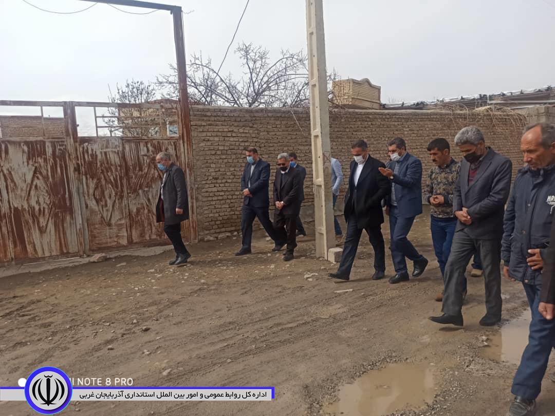 بازدید فرماندار و جمعی از مسئولان شهرستان از روستای قنات میرزاجلیل از توابع بخش مرکزی شهرستان چایپاره