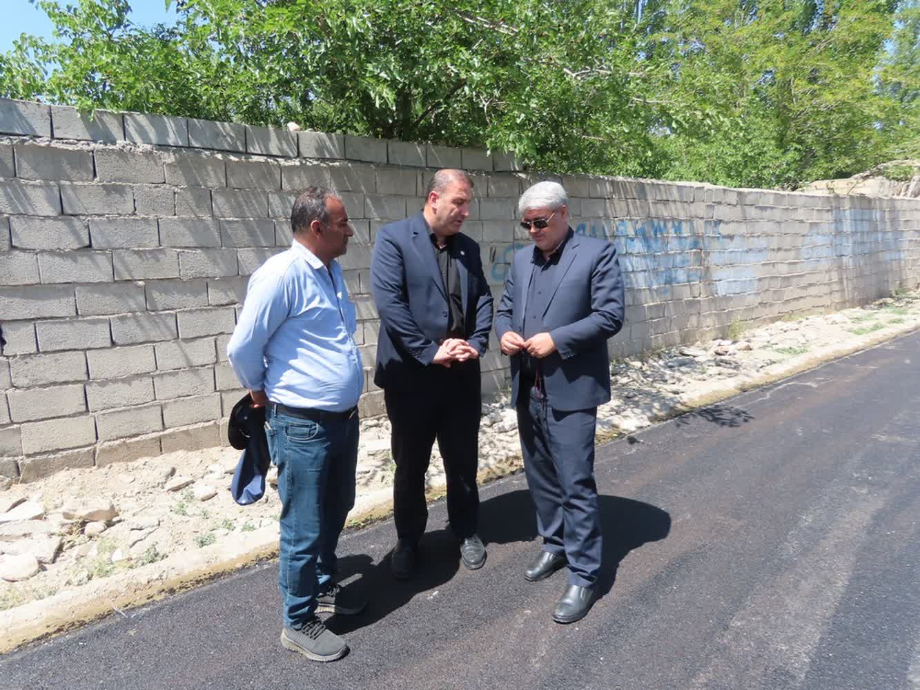 طرح عمرانی بهسازی و آسفالت معابر روستای قنات باقر بیگ  آماده افتتاح شد