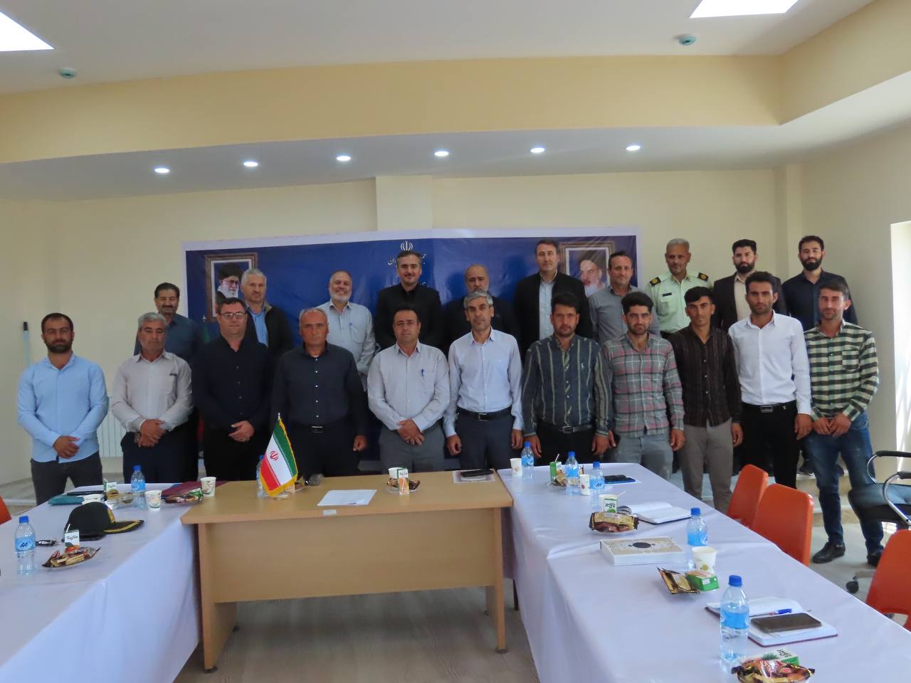 نشست هماندیشی فرماندار شهرستان چایپاره با دهیاران بخش حاجیلار