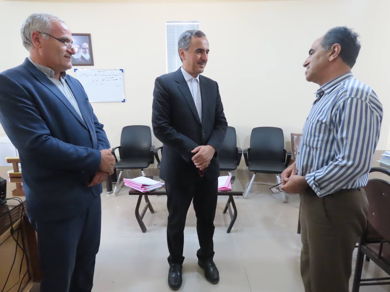 بازدید سرزده سعید شکورزاده فرماندار چایپاره از اداره ثبت اسناد و املاک