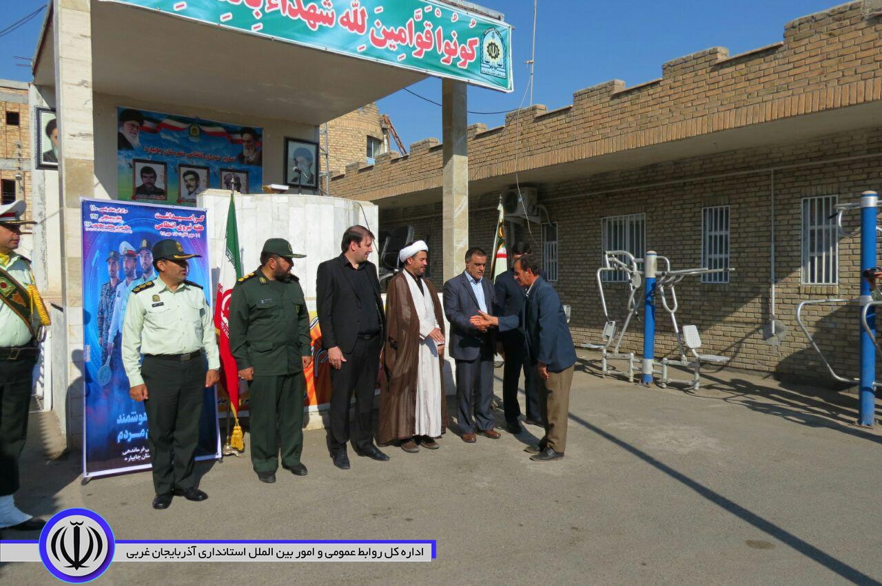 به مناسبت هفته نیروی انتظامی مراسم صبحگاه مشترک نیروهای نظامی وانتظامی درستاد مرکزی نیروی انتظامی شهرستان چایپاره برگزارشد