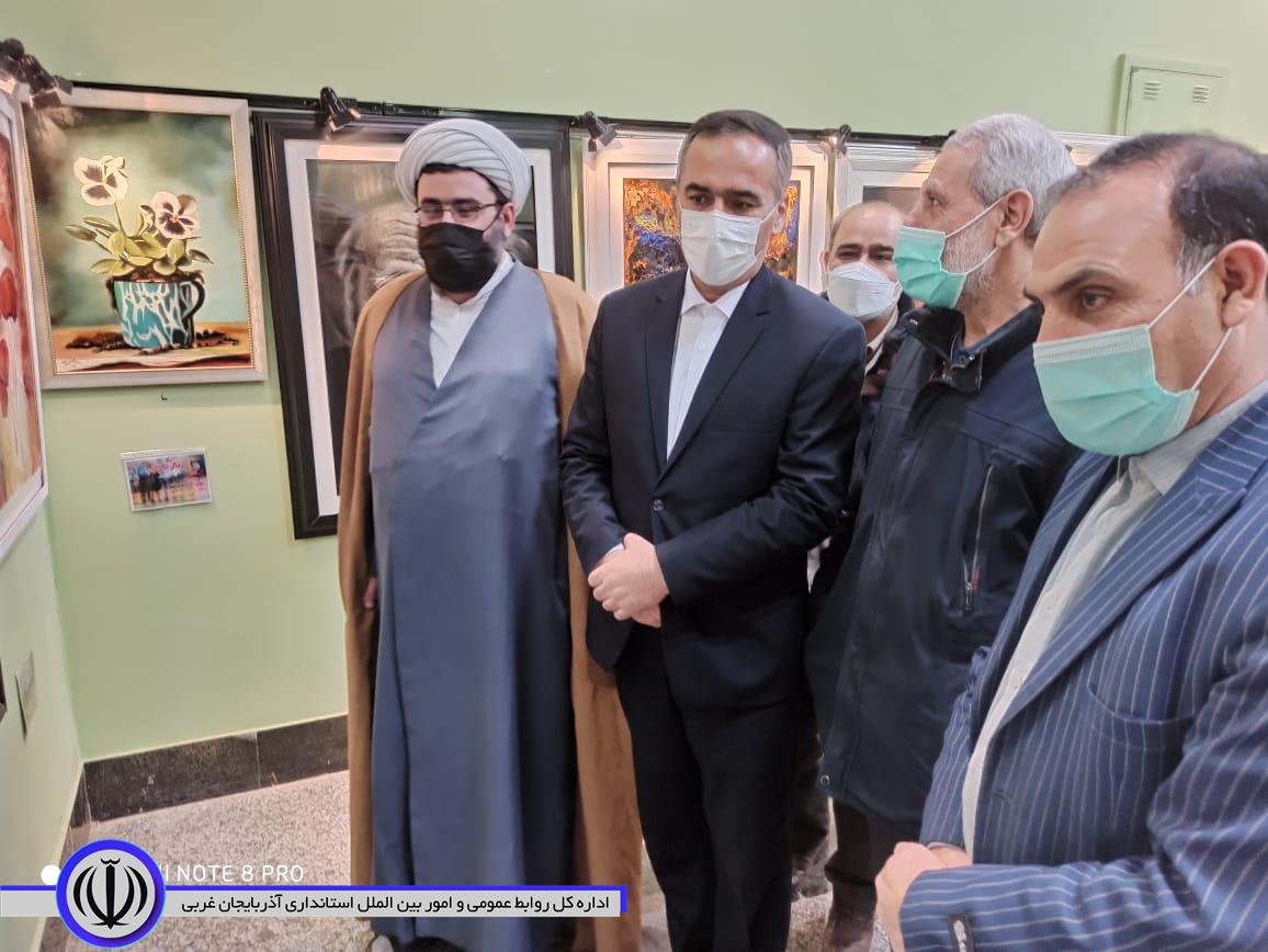 در چهارمین روز از دهه مبارک فجر : افتتاح نمایشگاه نقاشی با حضور شکورزاده فرماندار شهرستان در مجتمع فرهنگی و هنری نه دی