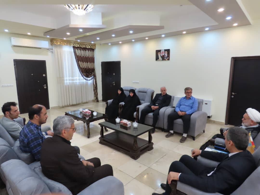 دیدار و گفتگوی جحت الاسلام والمسلین نیساری مشاور استاندار و مسئول امور ایثارگران استان با فرماندار شهرستان چایپاره و جمعی از همکاران ایثارگر فرمانداری