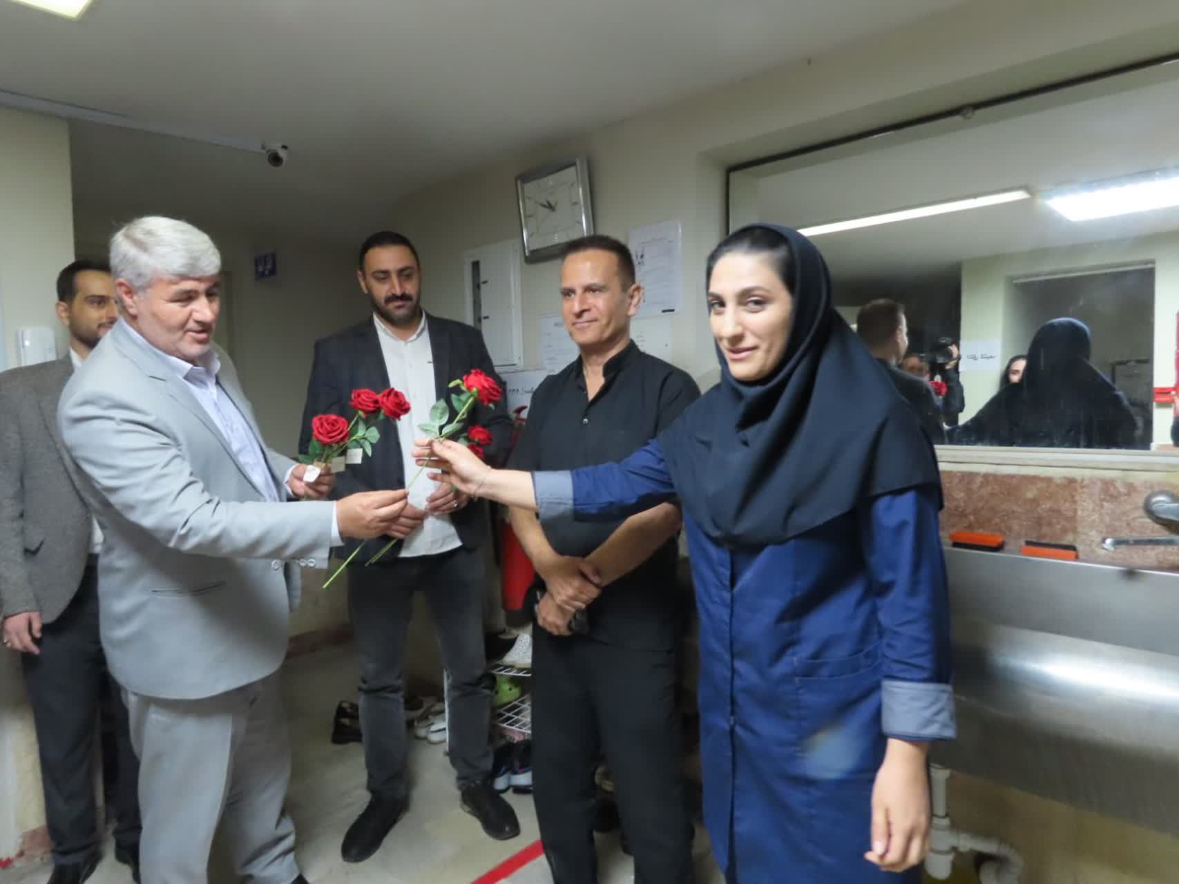 آیین تجلیل از پرستاران شهرستان چایپاره برگزار شد / تقدیر از تلاش ها و خدمات خالصانه و شبانه روزی کادر بیمارستان امام خمینی(ره)