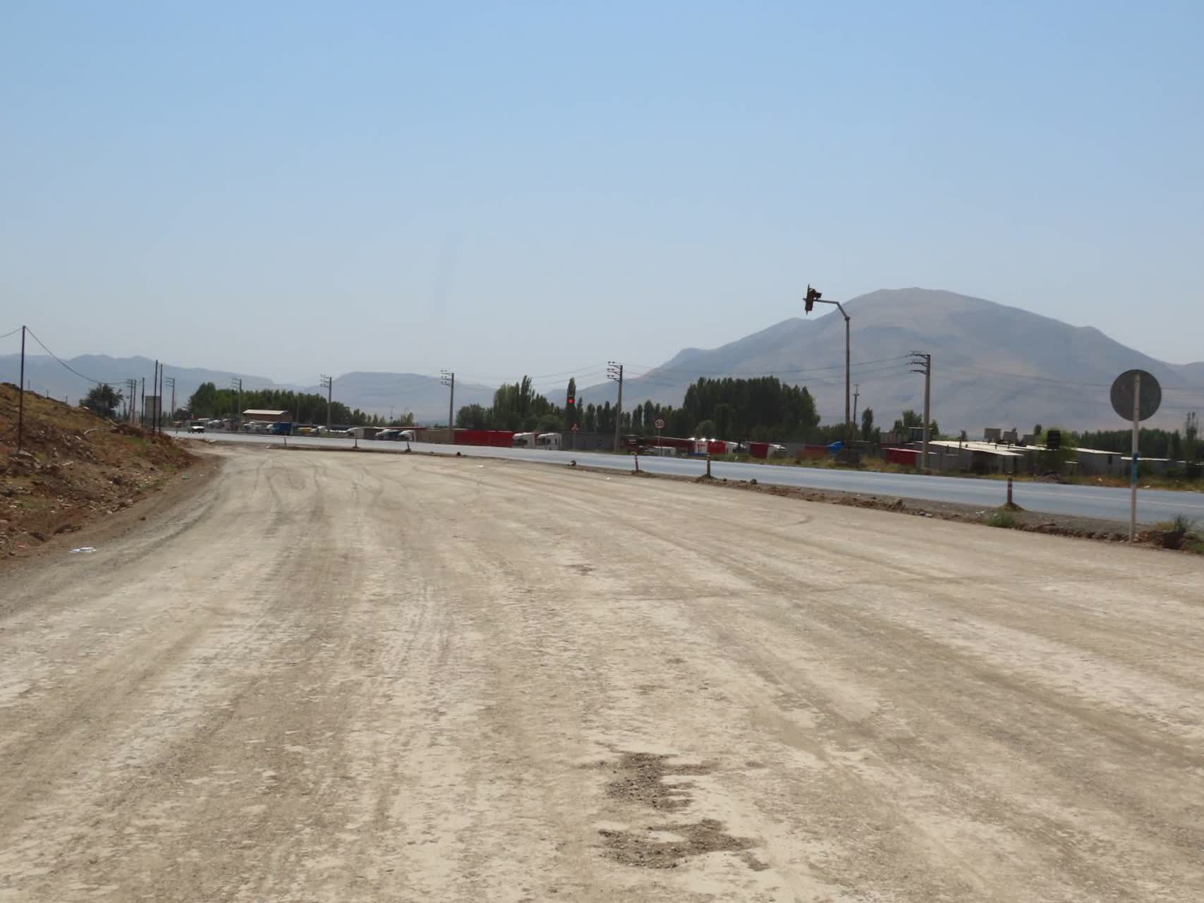 بازدید فرماندار چایپاره از عملیات عمرانی بزرگراه ایواوغلی - گیت ورودی منطقه آزاد ماکو در محدوده شهرستان