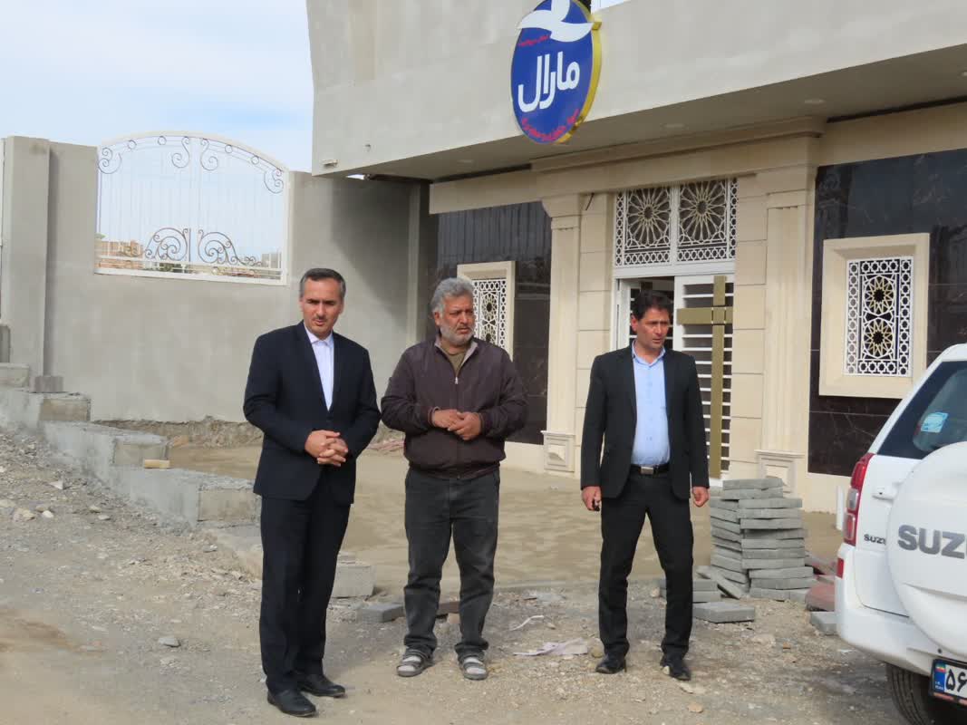 بازدید فرماندار از استخر در حال ساخت شهرستان