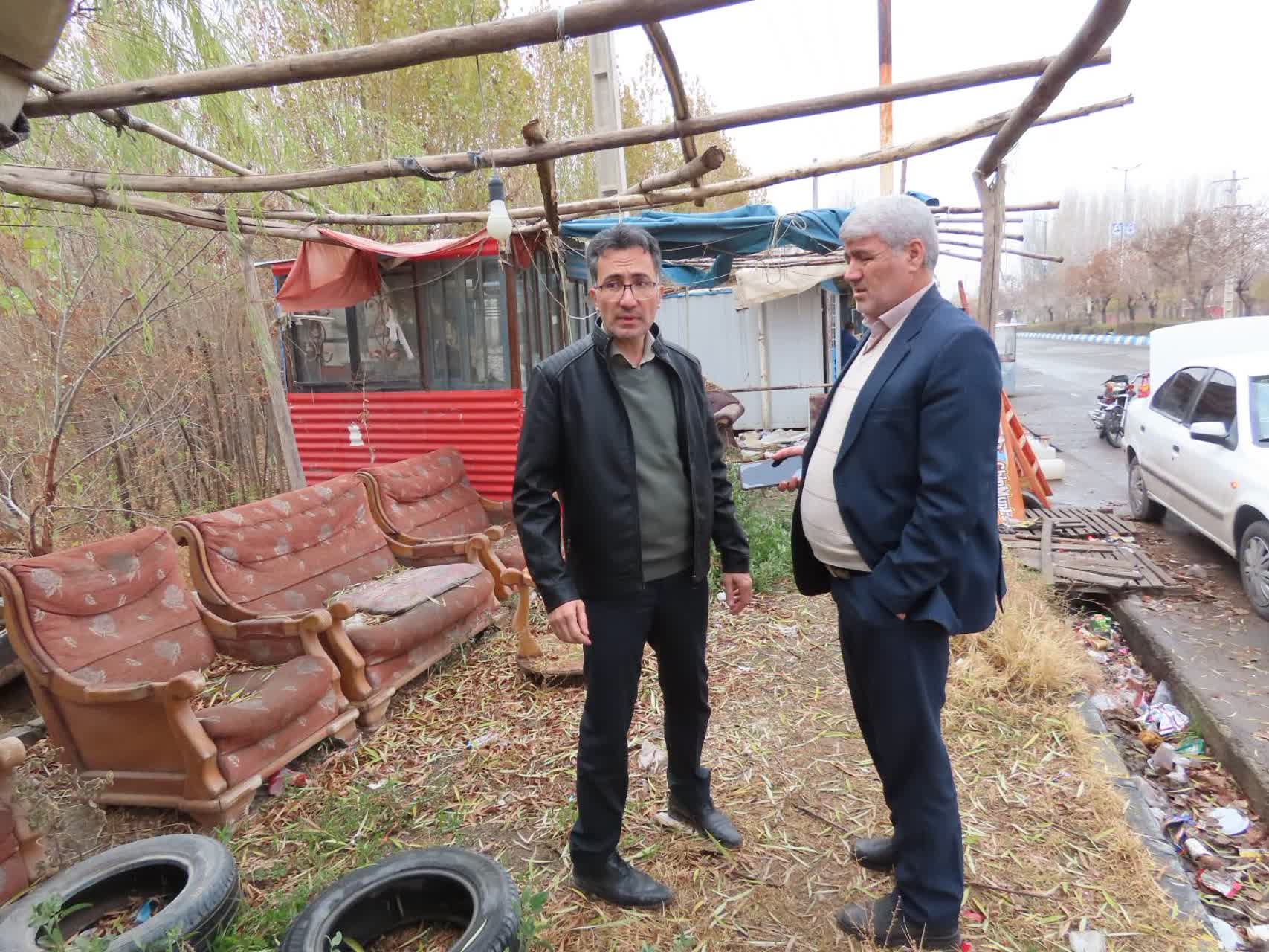 بازدید رضا اقلیمیان فرماندار چایپاره از کیوسک‌ها و دکه‌های واقع در ورودی شهر قره ضیاءالدین