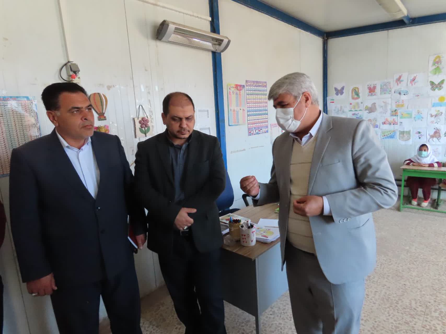 بازدید فرماندار شهرستان چایپاره از دبستان شهید مدنی روستای کورابلاغ