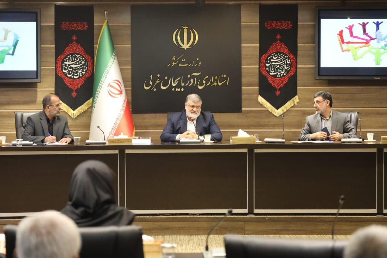نشست محمدصادق معتمدیان استاندار آذربایجانغربی غربی با مدیران سازمانهای مردم نهاد فعال استان