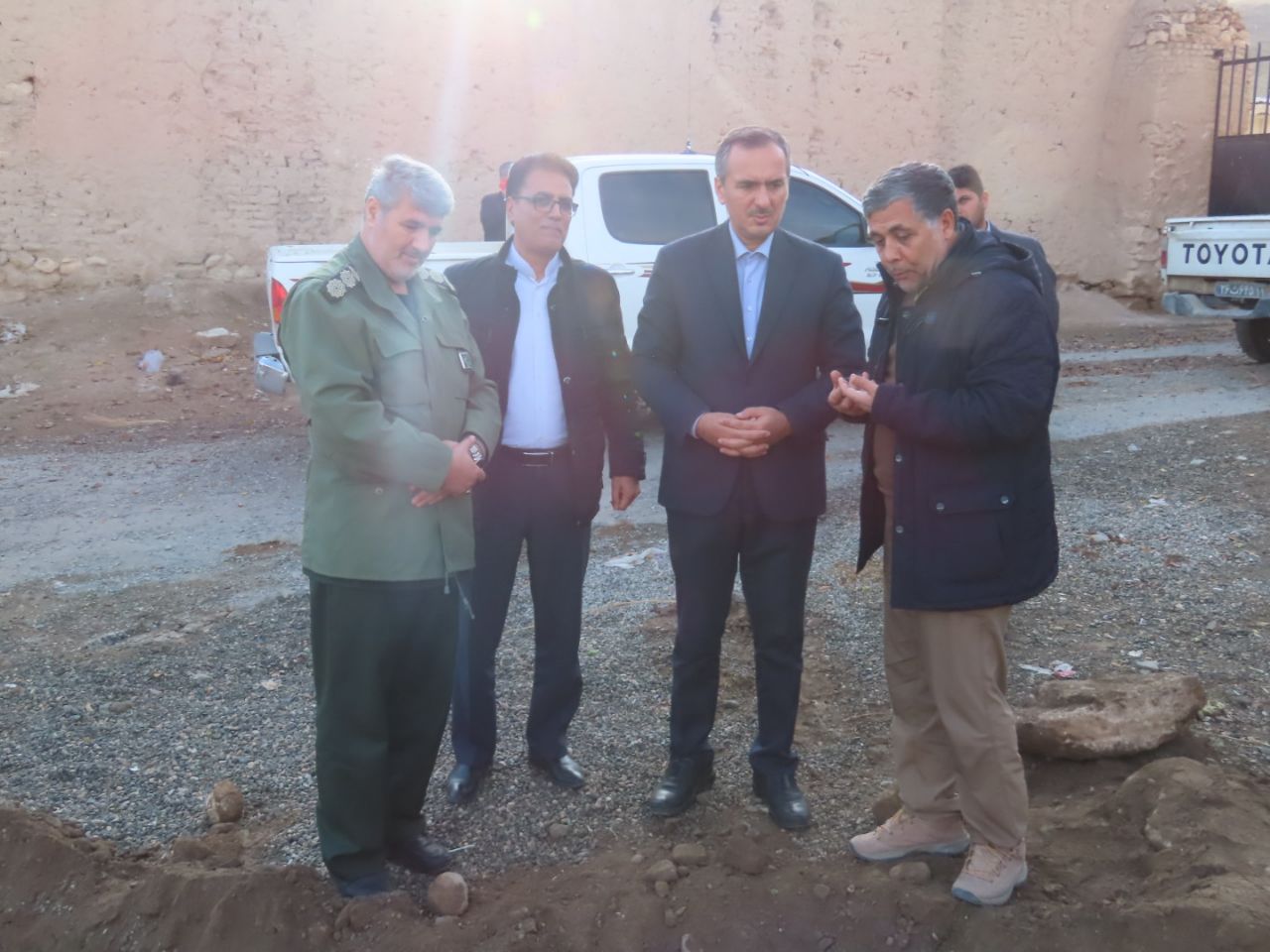بازدید فرماندار شهرستان چایپاره از خطوط انقال آب رسانی به روستای فیض آباد