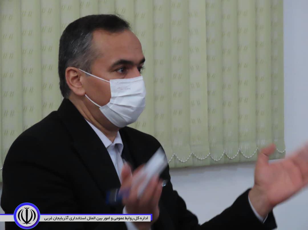 حضور فرماندار شهرستان چایپاره در جمع صمیمی مردم روستای خانقاه چورس و شرکت در نماز جماعت مغرب و عشاء