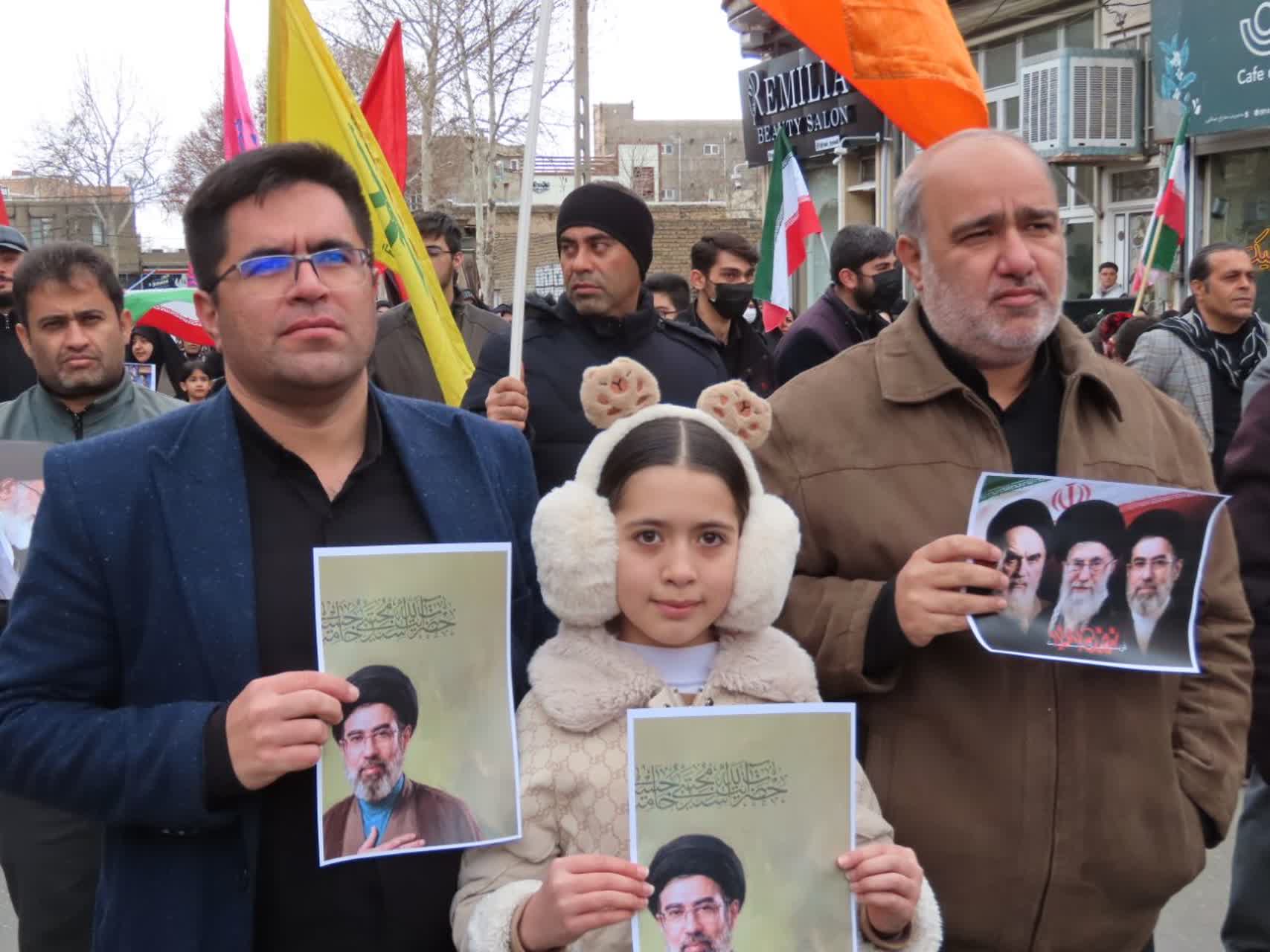 طنین انداز شدن شعار "لبیک یا خامنه‌ای" در چایپاره