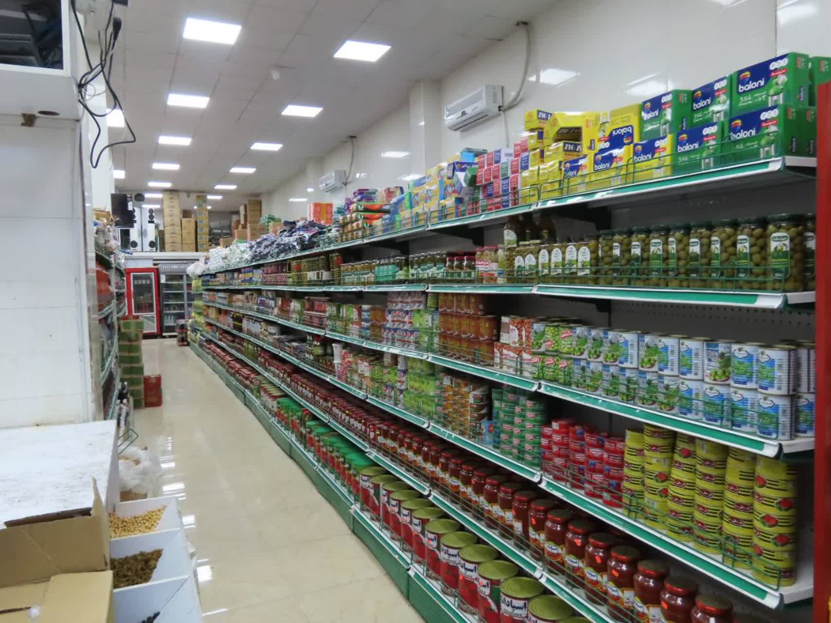 بازدید فرماندار شهرستان از فروشگاه‌های سطح شهر